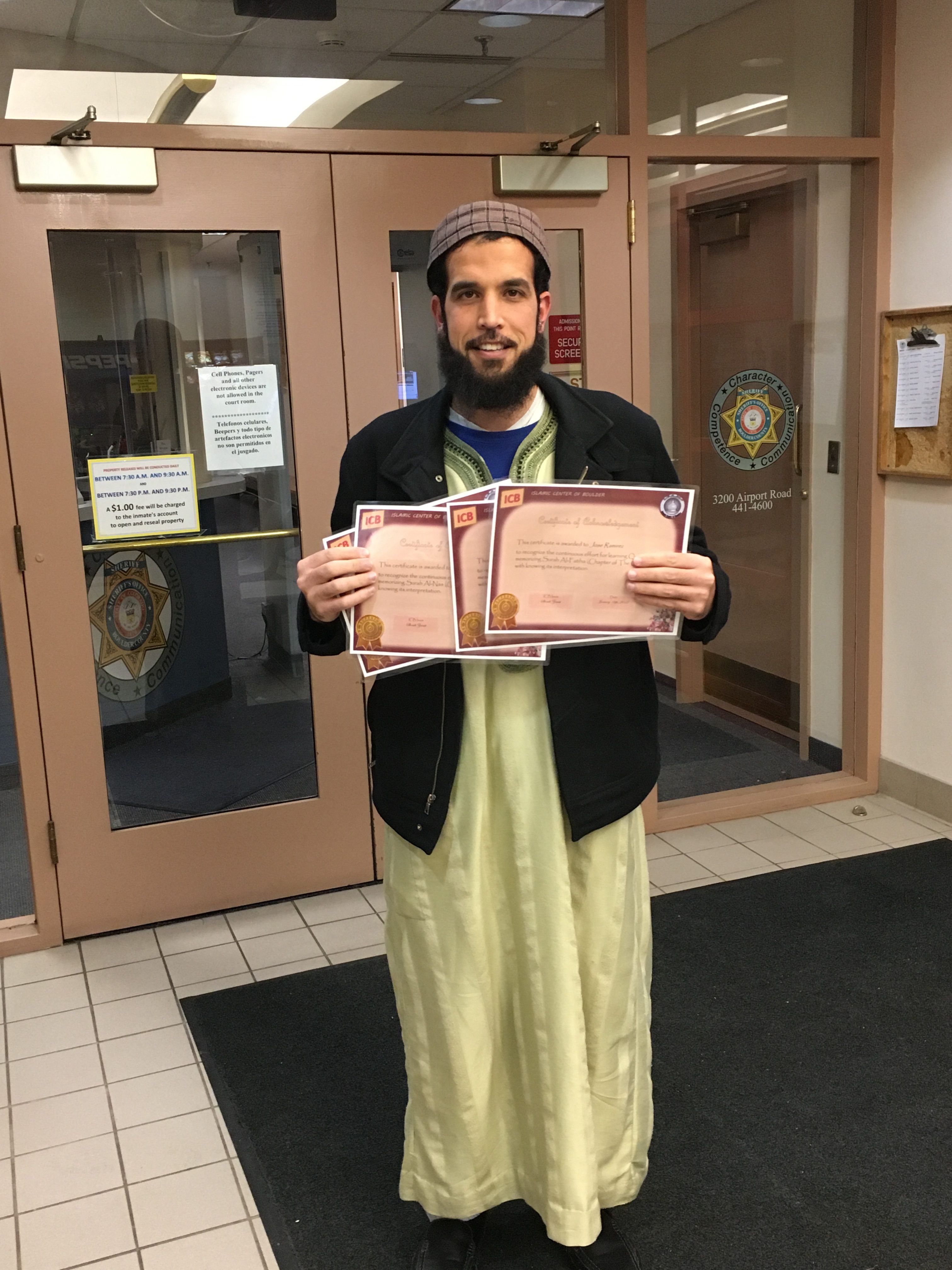 Imam Shoaib Presents Certificates To New Reverts In Boulder County Jail 